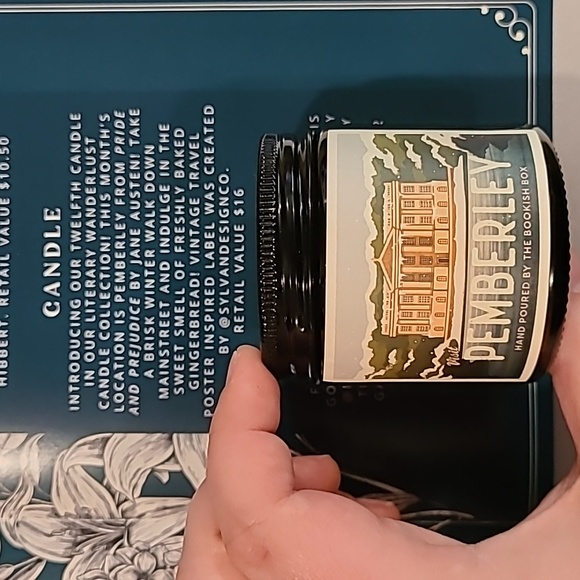 Pemberley Pride & Prejudice Bookish Candle - Picture 2 of 3